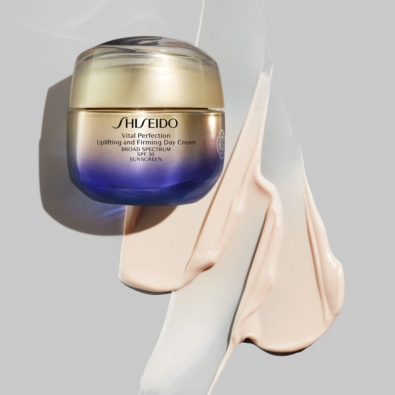 Vital Perfection Canlandırıcı ve Sıkılaştırıcı Gündüz Kremi SPF30